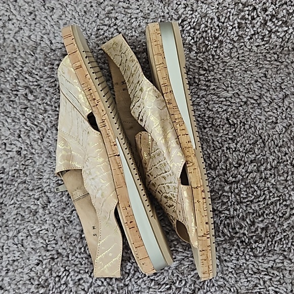 Sesto Meucci Sabita metalluc shimmery tan/gold sandals-9 - Picture 4 of 10